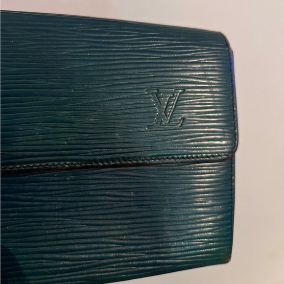 Louis Vuitton Green Textured Wallet - Picture 2 of 7